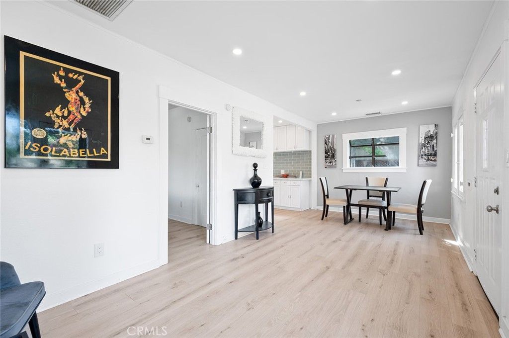 listing image 130721635678421049131