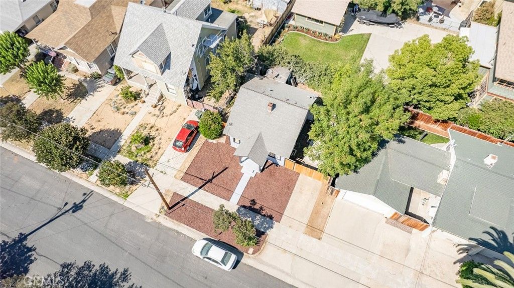 listing image 130724705647716941701
