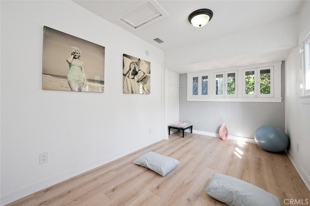 listing image 130727349985484463729