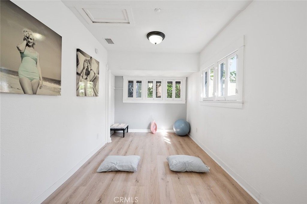 listing image 130721226217299116977