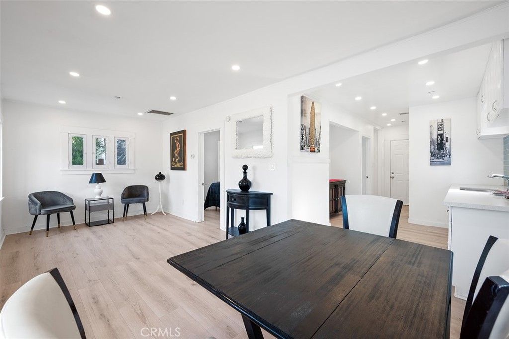 listing image 130729943377904113137