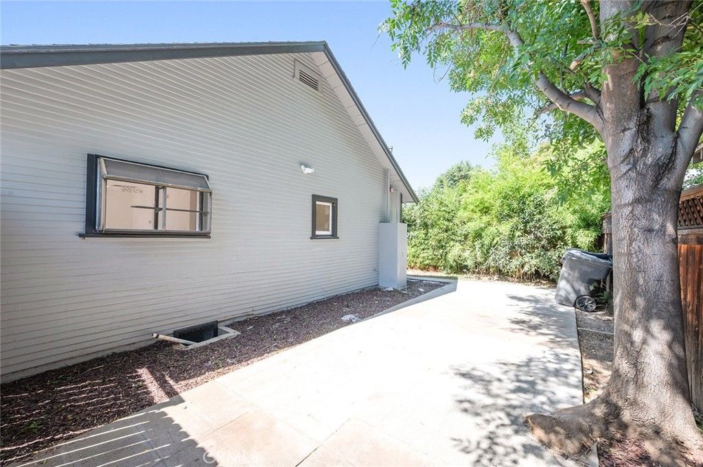 listing image 130727650223359344165