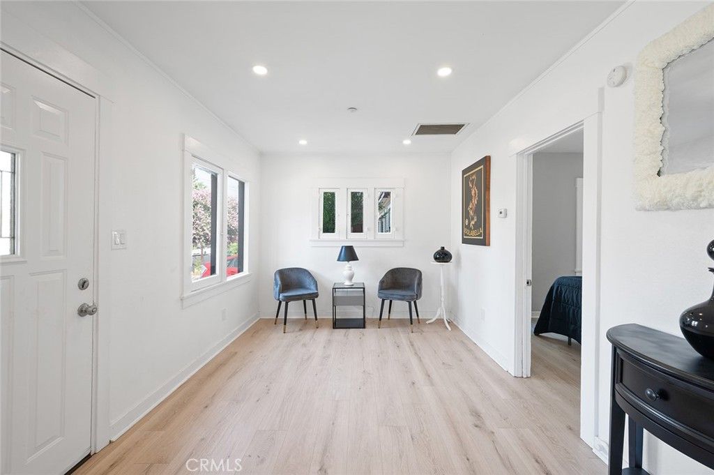 listing image 130720479589981532718