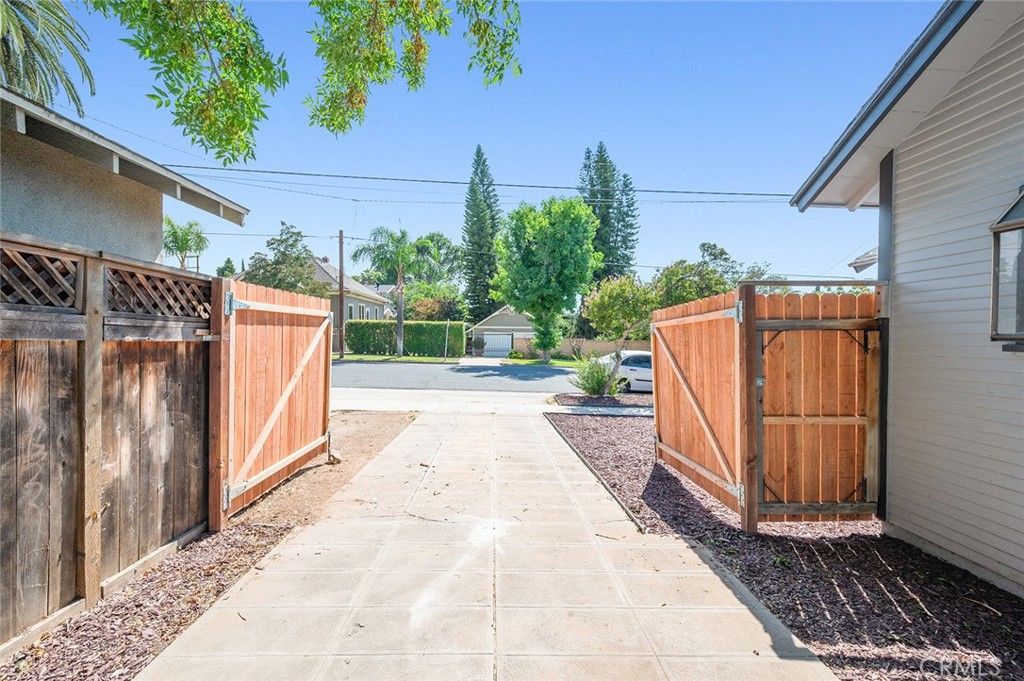 listing image 130723390860536978078