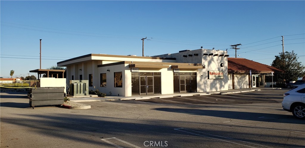 Two 1,244 sf units for lease. #A is $1,780 and #B is $1,980 with modified gross rent per month. Two units can be combined.
Total 2,488 sf retail or office spaces are available.
These are excellent units for small shop like a lady's fashion apparel business, a hair saloon, a nail shop, a cleaner, an office, used car dealer, etc...
The newer units are located on signalized intersection on Foothill Blvd and Central Ave which has lots of traffic. Easy access to 10 and 210 freeways.
Rent includes exterior maintenance, roof, sewer, taxes, water & trash.