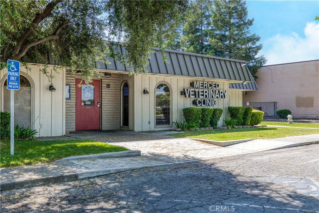 Merced Veterinary Clinic is approximately 4,190 Sq Ft consisting of:
Manager’s office, breakroom, 4 exam rooms, Lobby, Reception, Pharmacy area, Treatment room, small kennel ward, x-ray area, surgery prep room, surgery room, Laboratory, Dental Room, Isolation room, cat ward and fenced exercise area outside. The facility has 3 commercial HVAC units and one wall unit for smaller add-on portion. 1 commercial unit needs to be replaced. Property has well water and sewer is city.
