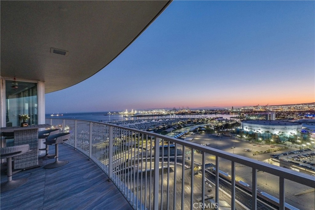 700 E Ocean Boulevard 3007