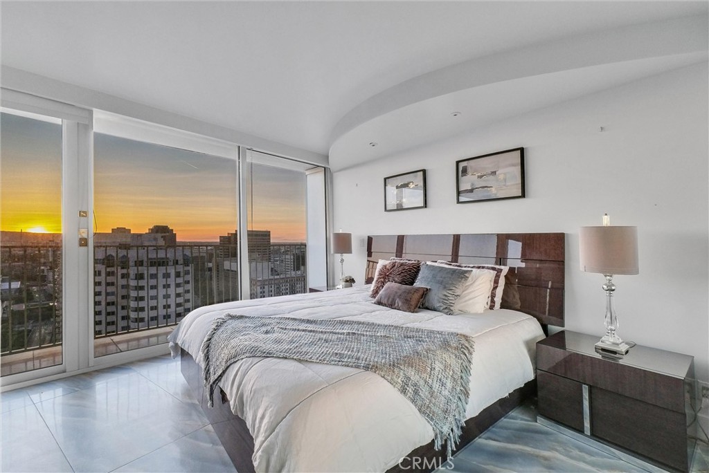 700 E Ocean Boulevard 3007