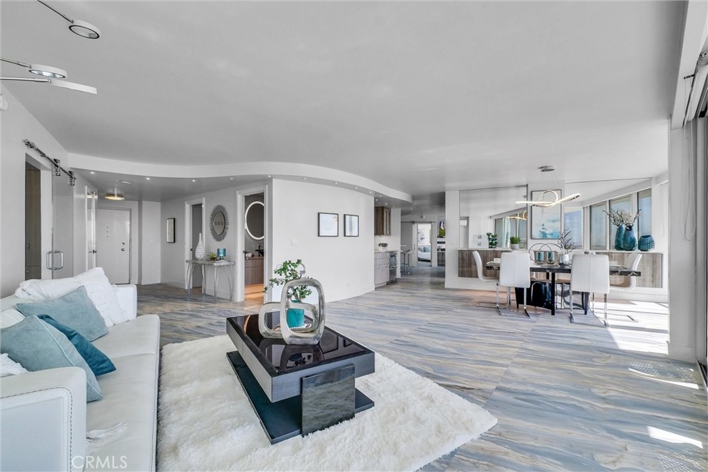 700 E Ocean Boulevard 3007