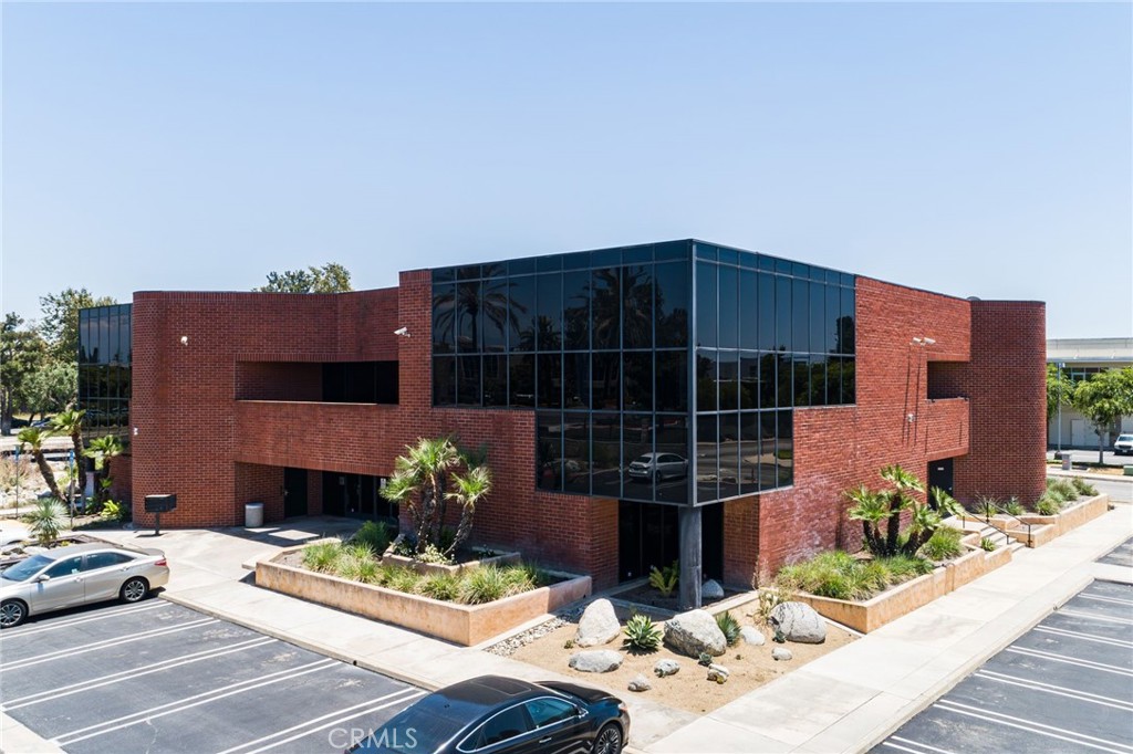 This highly visible, 2nd floor suite spans approx. 10,501 square feet and is available for lease in the premier Ontario Airport submarket. Built in 1988, elevator served and offers immediate access to I-10 for exceptional connectivity. The suite is designed to accommodate diverse business needs, featuring 13 private offices, 2 spacious conference rooms, IT room, kitchen and 4 open bullpen areas. The flexible layout allows for division into multi-tenant suites or can be leased as a single-tenant full floor. #B will be approx. 1,334 SF, features a large bullpen, and 2 private offices.