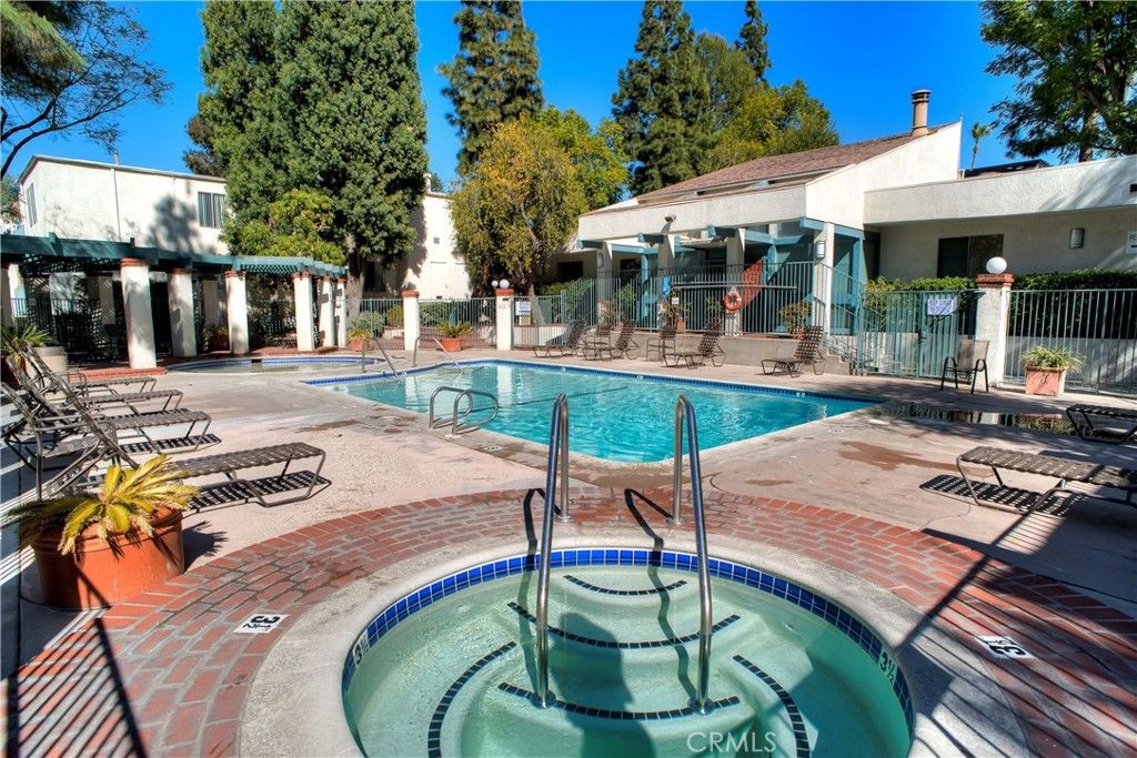 listing image 130721280097756947129
