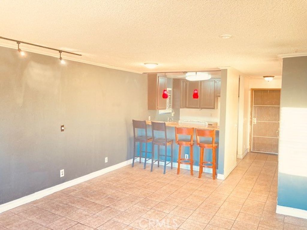 listing image 130720016963146771279