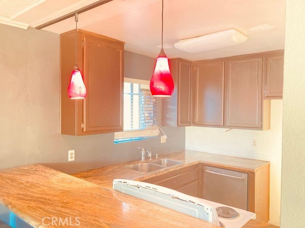 listing image 130725378688068111966