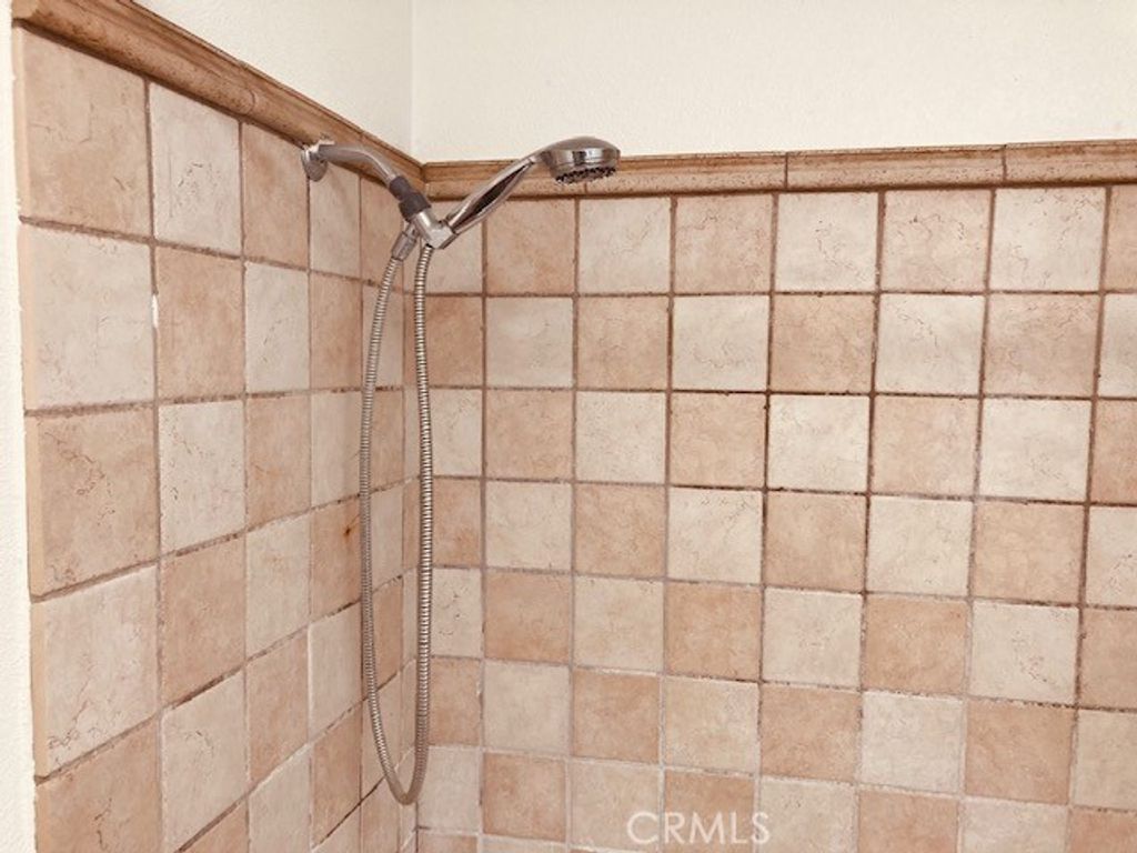listing image 130728313354380045186