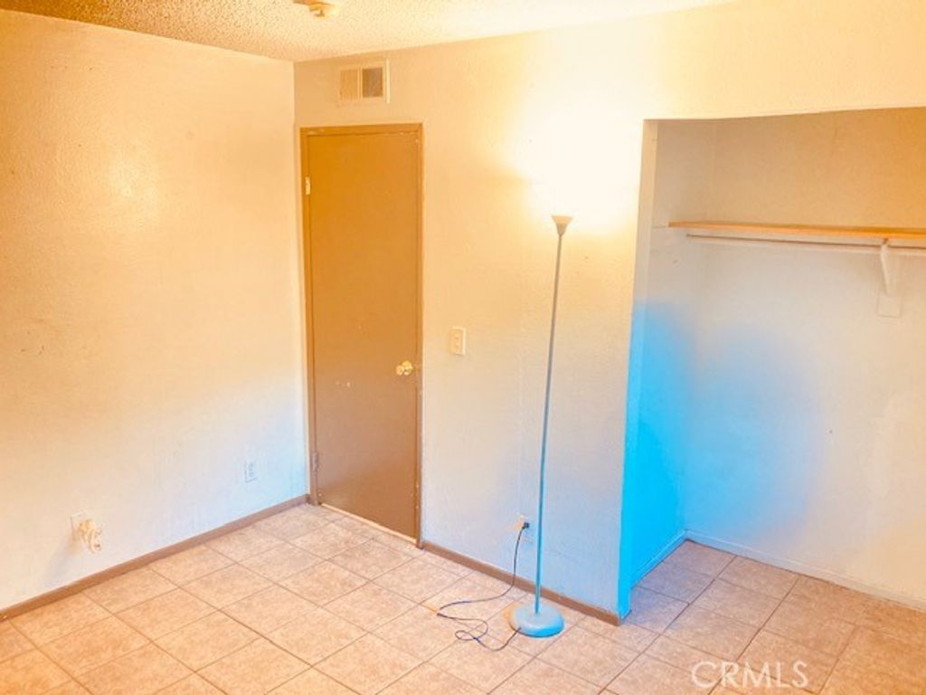 listing image 130729420961954464371