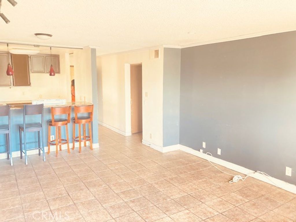 listing image 130724036833951010833