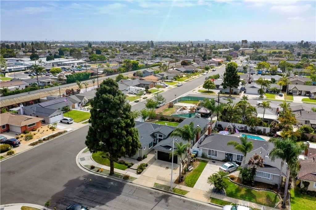 listing image 130724863399826748856