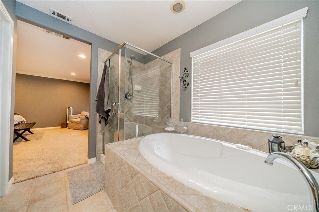 listing image 130728661284222456326