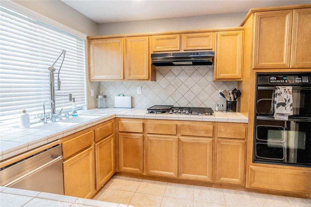 listing image 130721556473002968320