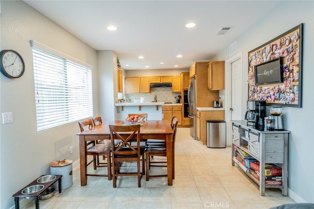listing image 130725489619916939385
