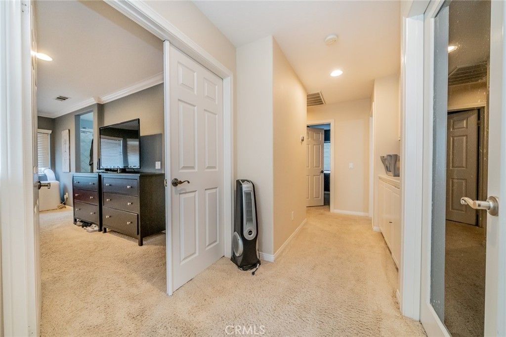 listing image 130723402620012905396