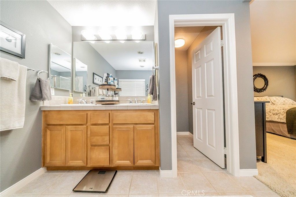 listing image 130725563112517429237