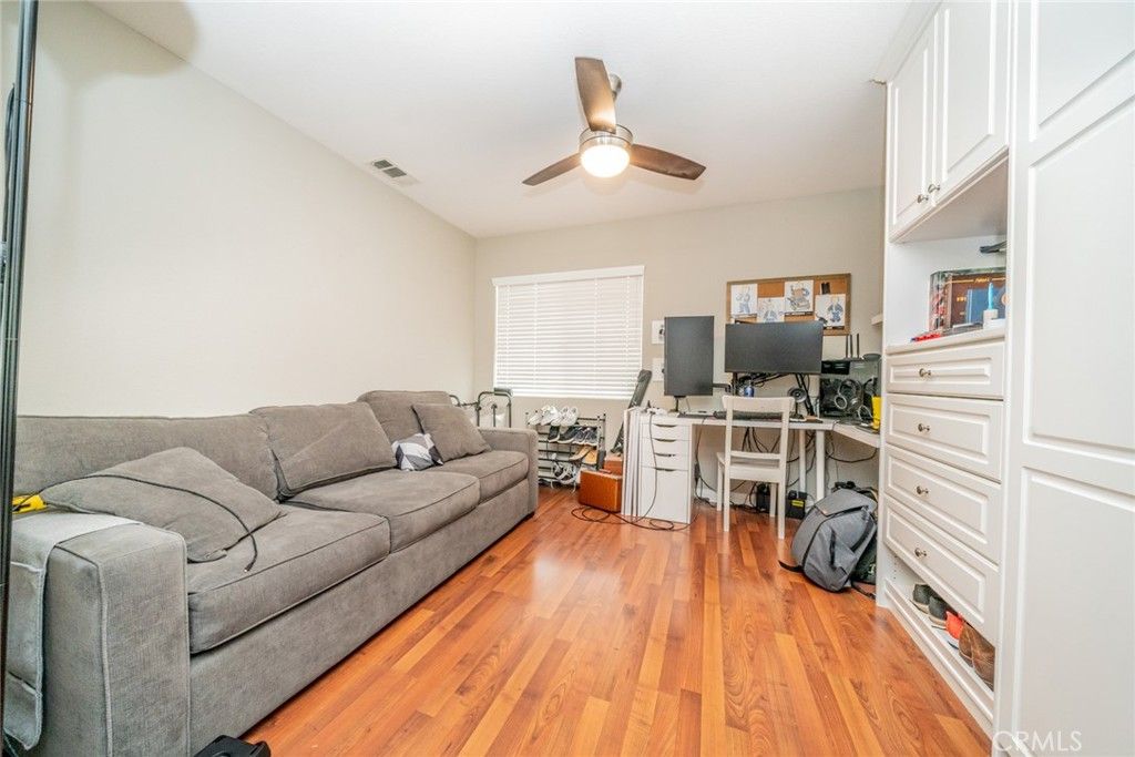 listing image 130720971138257186686