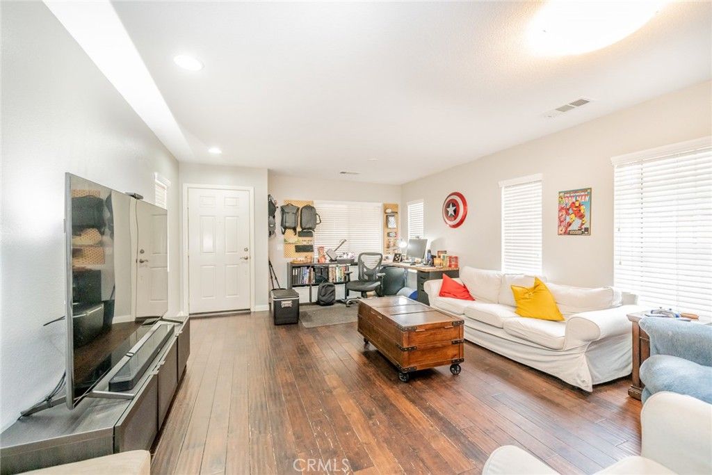 listing image 130725858448652546994