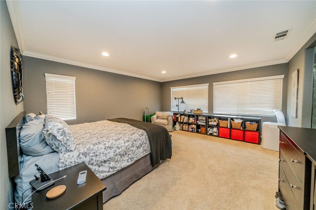 listing image 130725075185271611957