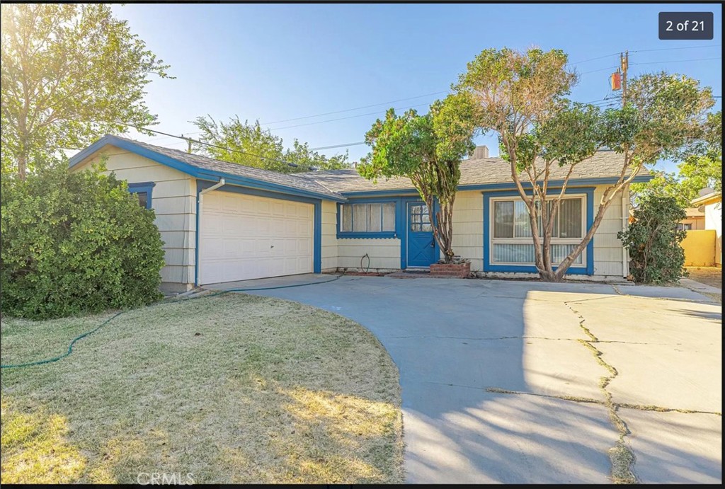 3 Bed 2 Bath Home in in Lancaster with wood flooring, two car garage, open floor plan, front and backyard.
This home comes with a stove, dishwasher and garbage disposal.
Close to Lancaster Blvd, Shopping, Freeways.