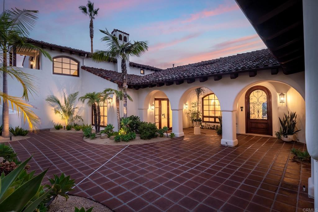 4390 Camino Privado