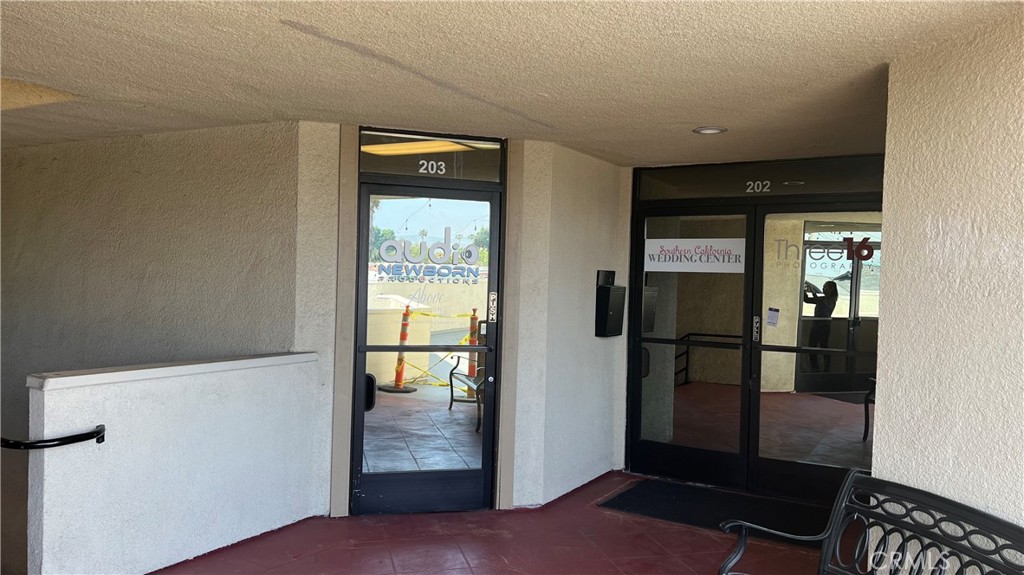 Office suite of 1579 square feet on 2nd floor with Reception area, kitchen, large Conference's room together three (3) spacious office surrounded by large windows. Plenty of open office spaces for growing business. Highly visible and easy access for clients from the freeway. Owners paid utilities and plenty of parking spaces.