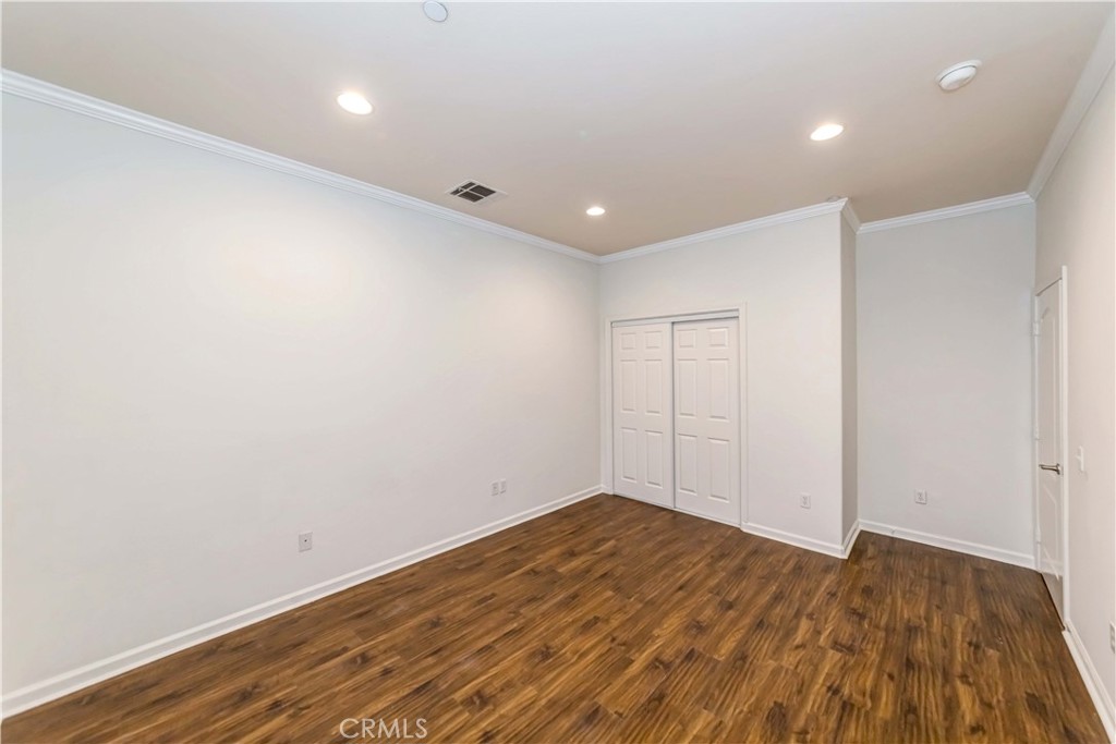 Photo 26 of 35 of 909 S Gramercy Place 3 townhome