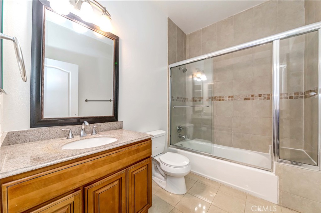 Photo 24 of 35 of 909 S Gramercy Place 3 townhome