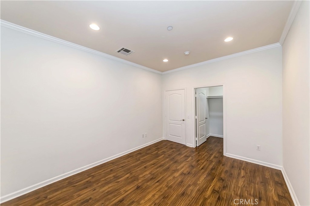 Photo 16 of 35 of 909 S Gramercy Place 3 townhome