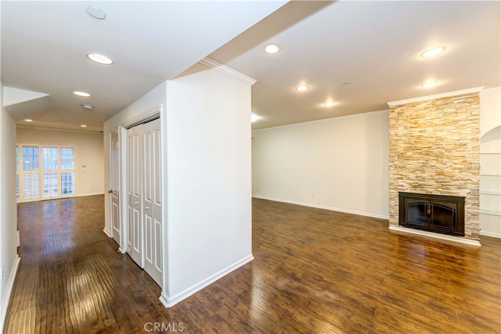 Photo 7 of 35 of 909 S Gramercy Place 3 townhome