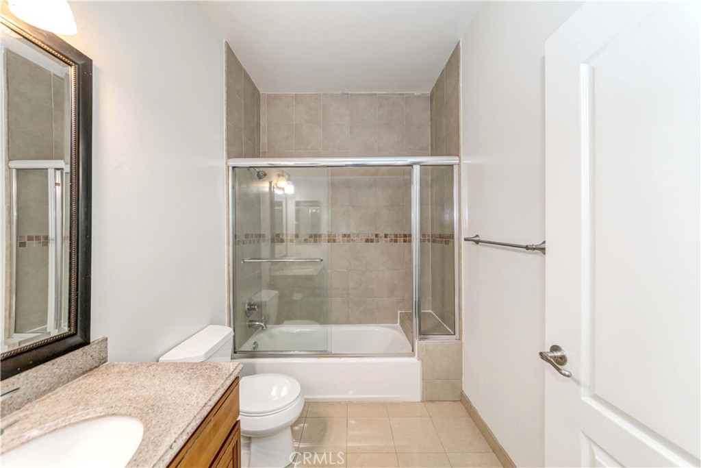 Photo 23 of 35 of 909 S Gramercy Place 3 townhome