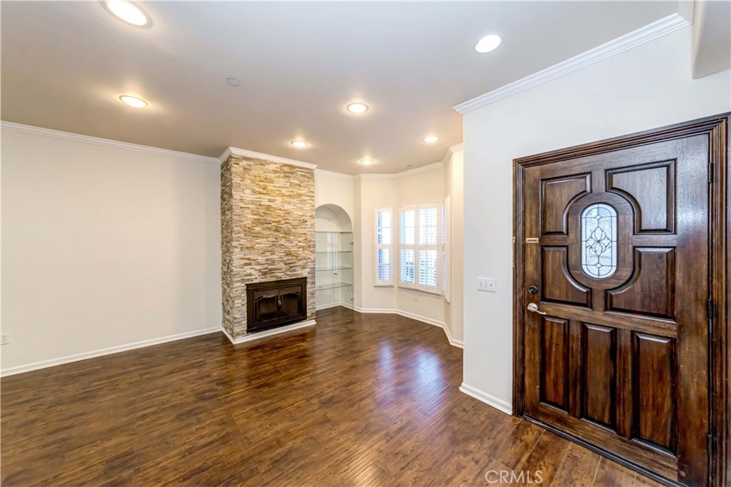 Photo 8 of 35 of 909 S Gramercy Place 3 townhome