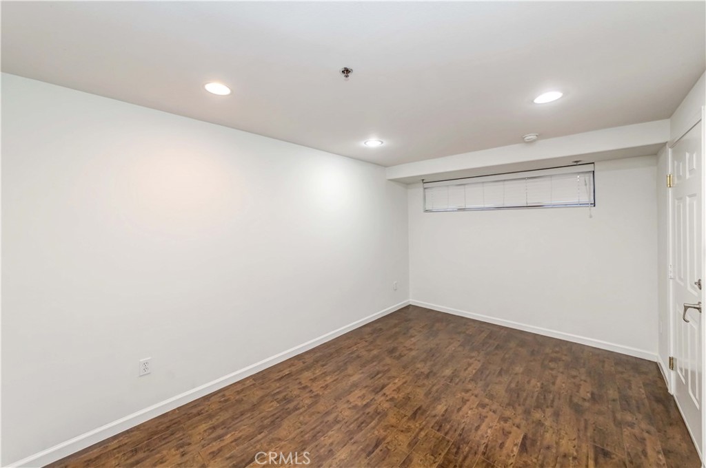 Photo 15 of 35 of 909 S Gramercy Place 3 townhome