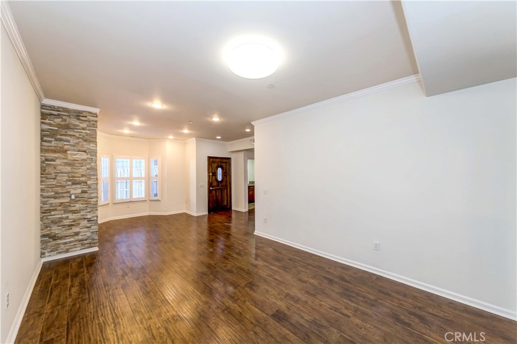 Photo 6 of 35 of 909 S Gramercy Place 3 townhome