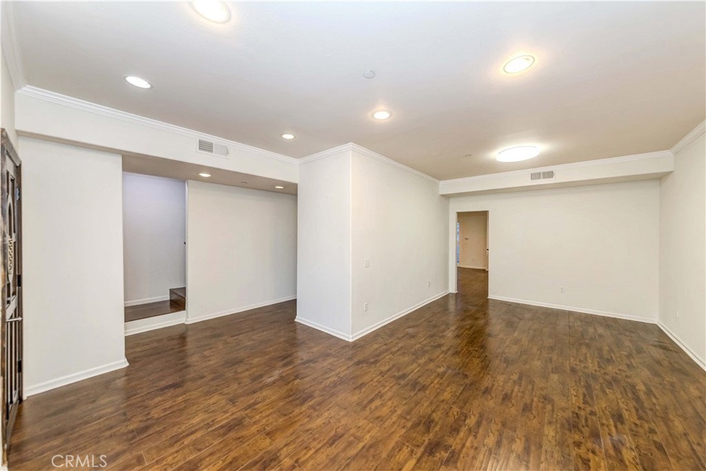 Photo 5 of 35 of 909 S Gramercy Place 3 townhome