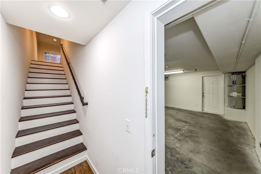 Photo 14 of 35 of 909 S Gramercy Place 3 townhome