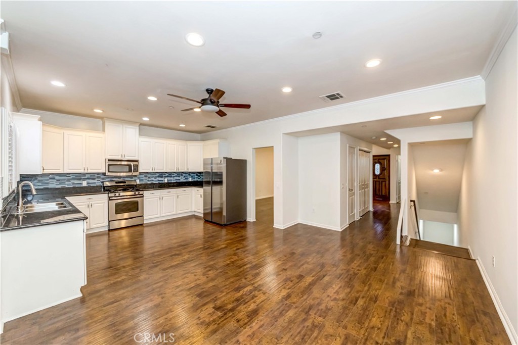 Photo 9 of 35 of 909 S Gramercy Place 3 townhome