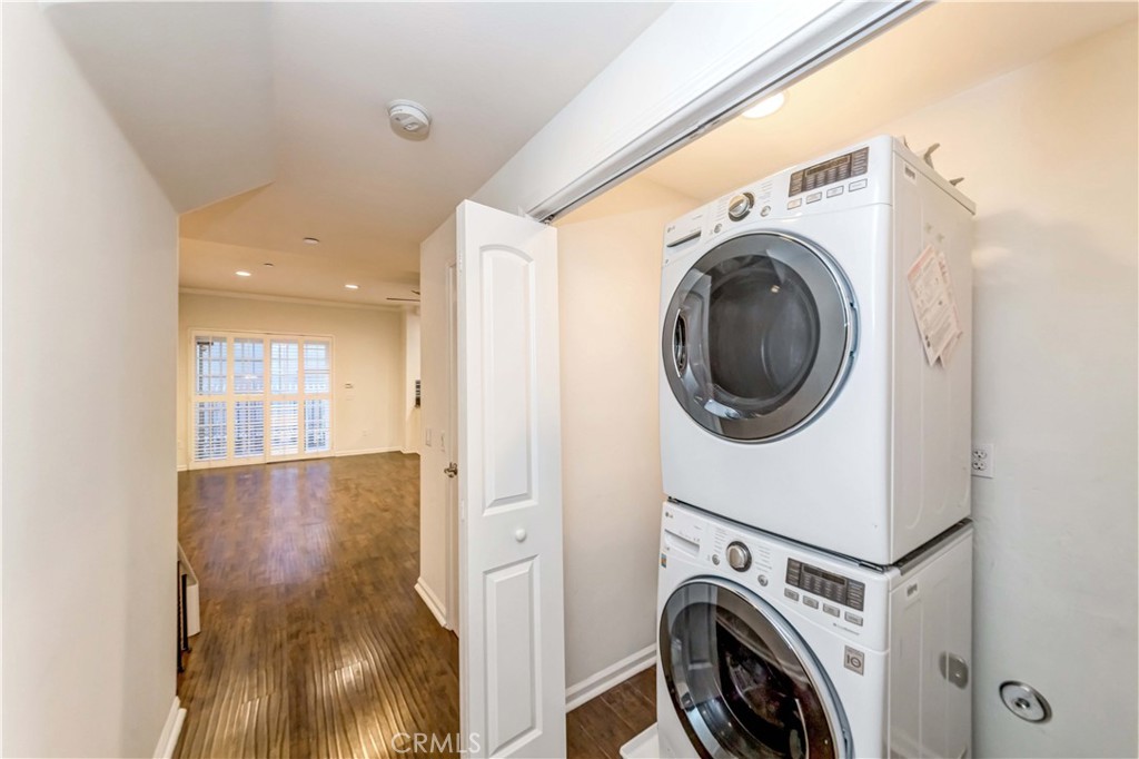 Photo 13 of 35 of 909 S Gramercy Place 3 townhome