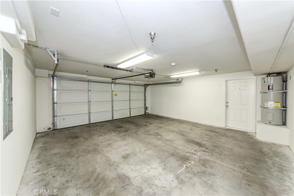 Photo 20 of 35 of 909 S Gramercy Place 3 townhome
