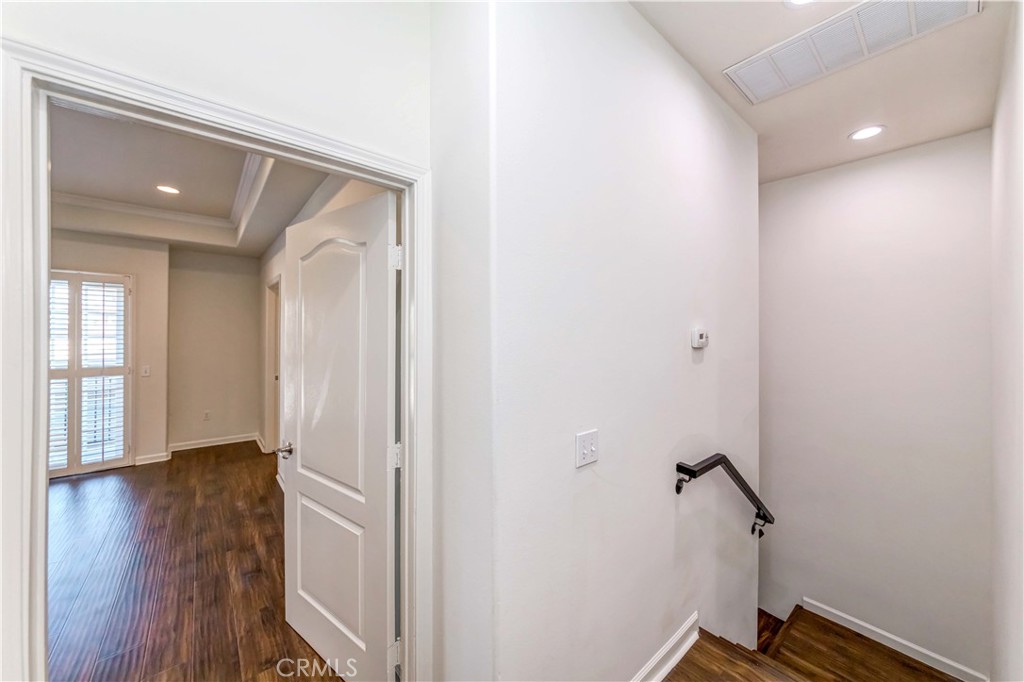 Photo 22 of 35 of 909 S Gramercy Place 3 townhome