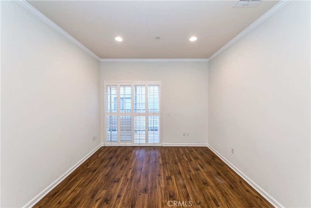 Photo 27 of 35 of 909 S Gramercy Place 3 townhome