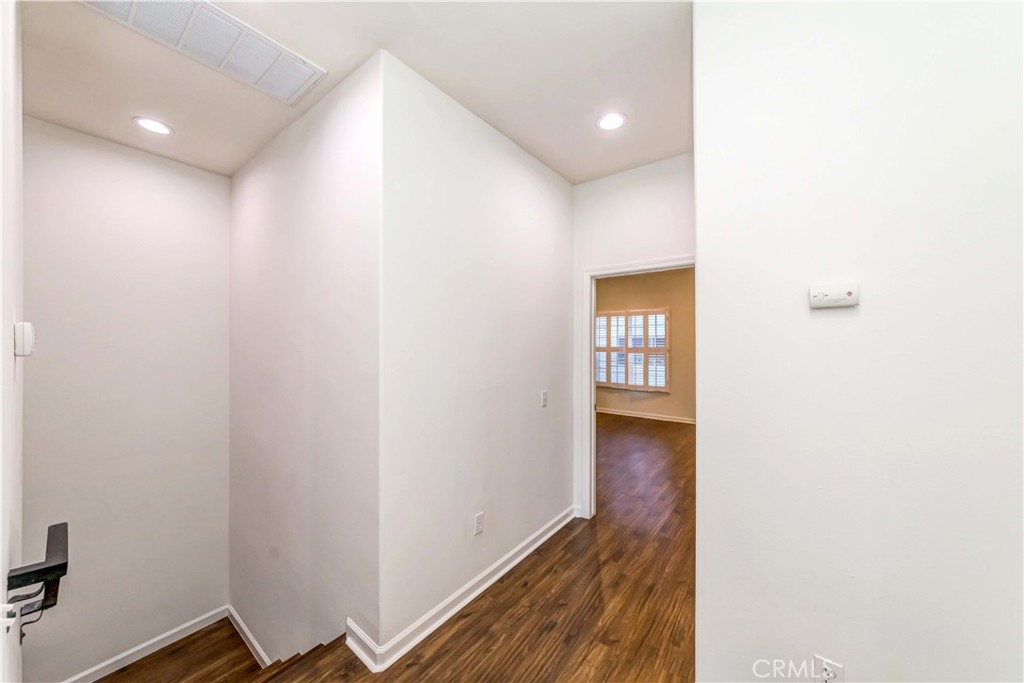 Photo 21 of 35 of 909 S Gramercy Place 3 townhome