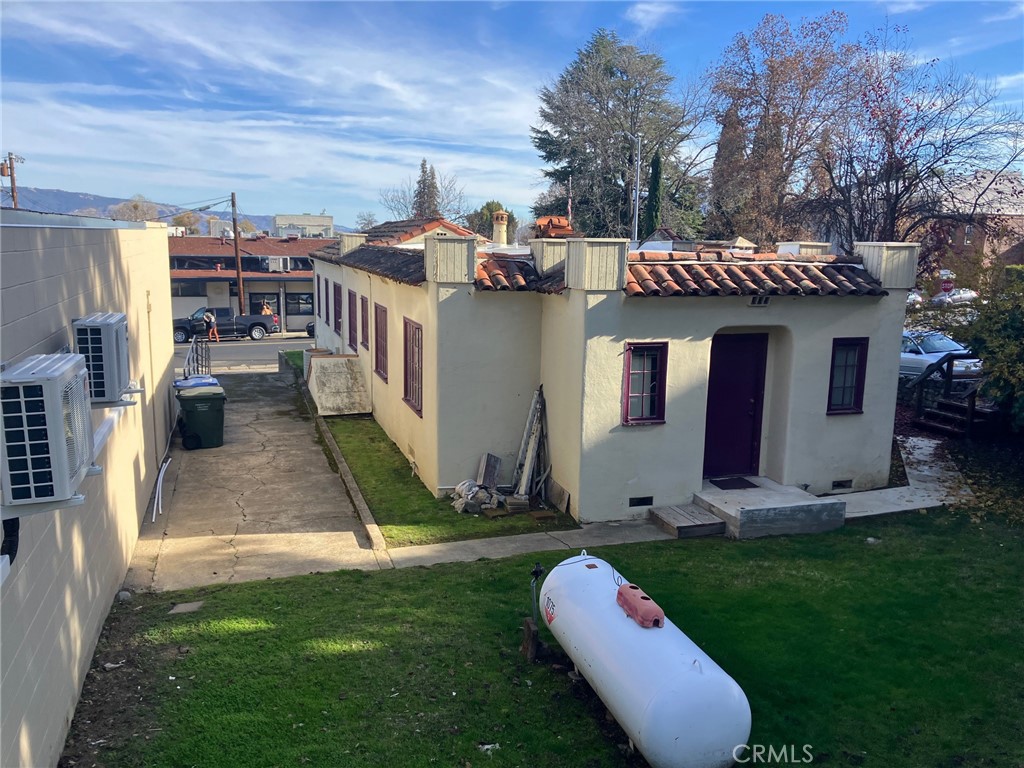 Main image without alt text