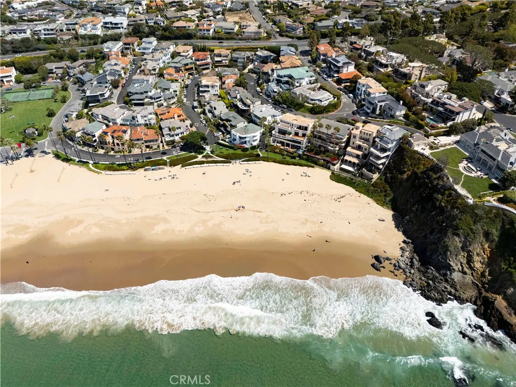 Laguna Beach, California 92651, United States, 3 Bedrooms Bedrooms, ,2 BathroomsBathrooms,Residential,Active,108678